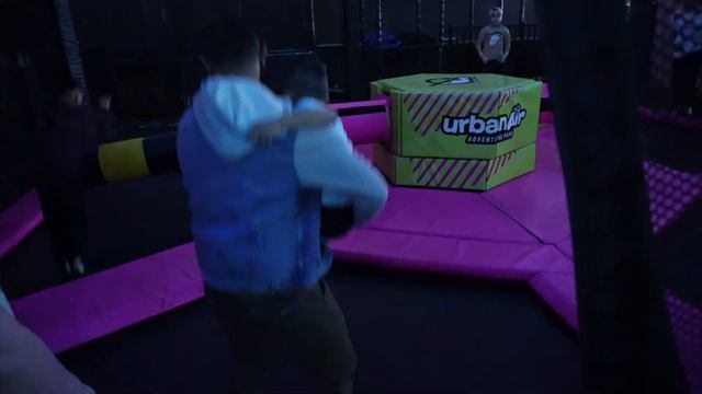 Noels 7th Birthday *Urban Air* смотреть онлайн