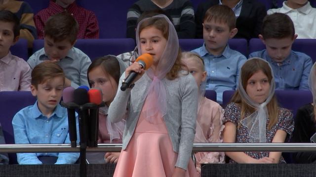 Девочка в стране далёкой | Стих смотреть онлайн