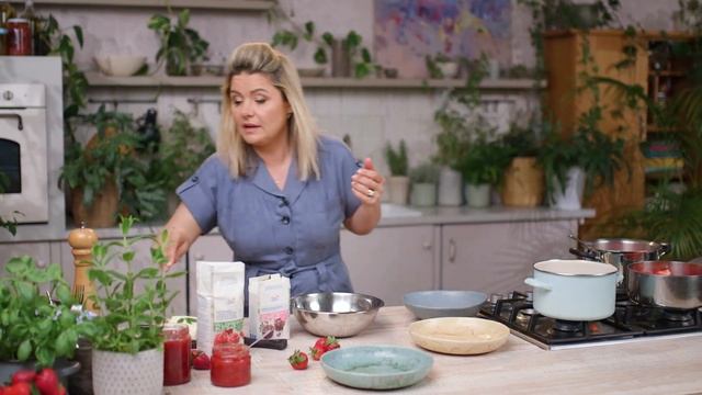 Eksperimentas: kaip išvirti uogienę su MAŽIAU CUKRAUS? Su kokiu cukrumi braškių uogienė skaniausia? смотреть онлайн