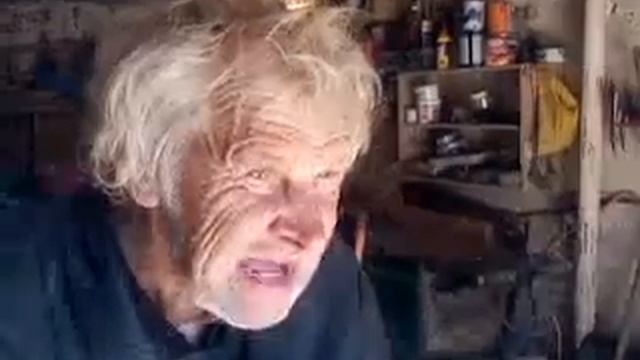 Дед пилит зуб напильником смотреть онлайн
