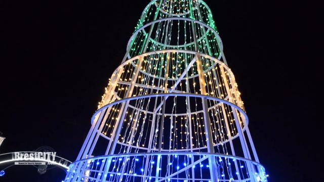 Новогодняя елка у входа в Городской сад. Брест 2019 смотреть онлайн