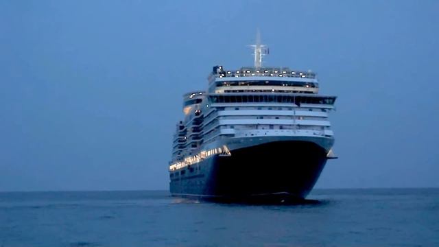 "Queen Victoria" went out from port Yalta.21\09\2012 смотреть онлайн