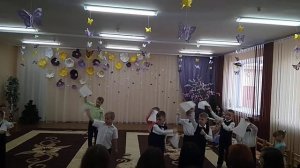 Шумовой оркестр с бумажными листочкамм