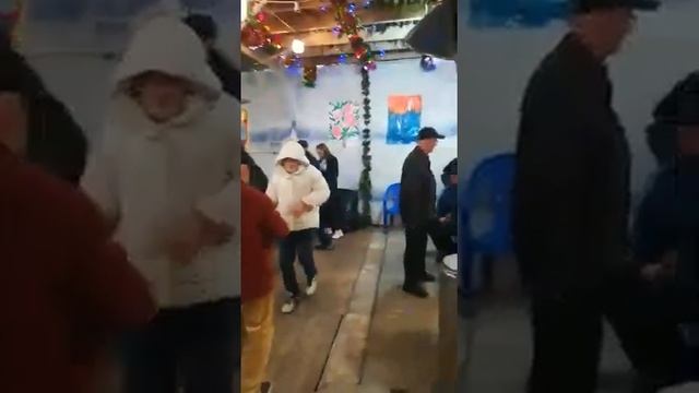 Еврейский ансамбль ХАЛОМ Мирона Чёрного в сукке на Суккот у Московской Хоральной синагоги. Йосл,Цыл смотреть онлайн