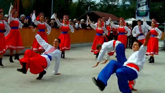 Ansamblul Kolomeika la Gura Humorului смотреть онлайн