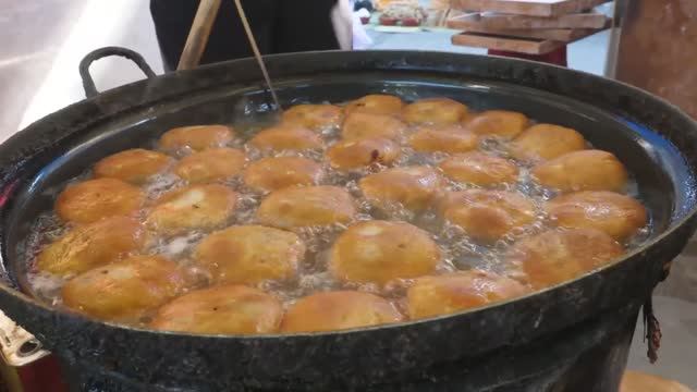 Мастерство уличных поваров.
#стритфуд #уличнаякухня смотреть онлайн