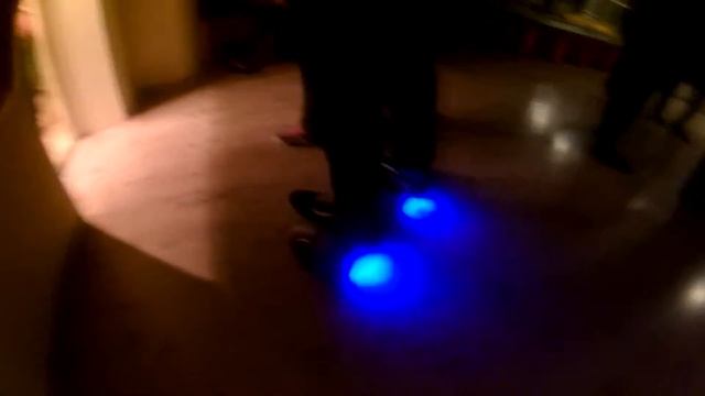 Танцы на гироскутере (Сальса!) / Dancing on hoverboard (Salsa!) смотреть онлайн