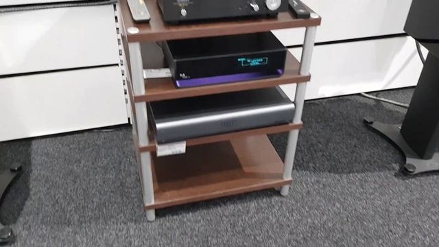 KEF Reference 1 / T&A Cala смотреть онлайн