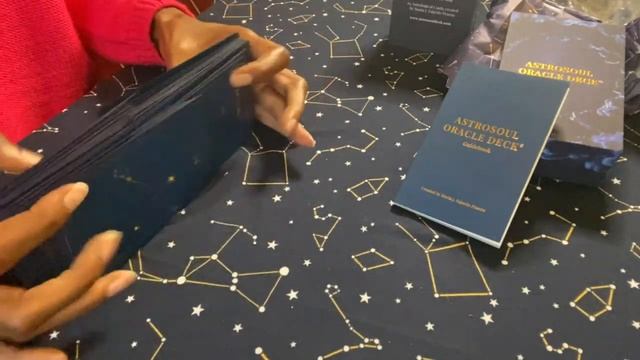 Astro Oracle Deck Unboxing смотреть онлайн