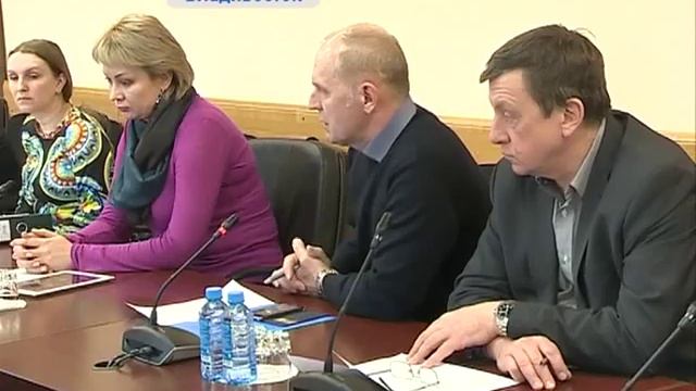 Во Владивостоке обрушилась подпорная стена и часть дороги на улице Станюковича