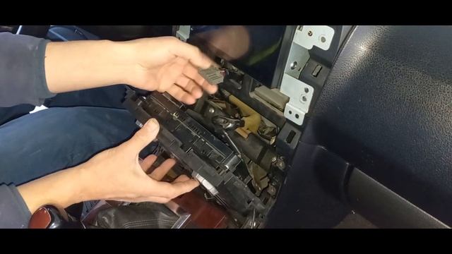 Installing Digital Display Dual USB Car Charger and External USB Port on Suzuki Grand Vitara смотреть онлайн