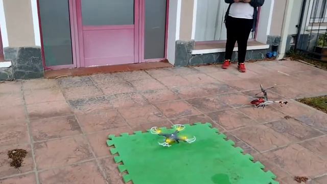 Aprendiendo a volar el drone Cyber Sky смотреть онлайн