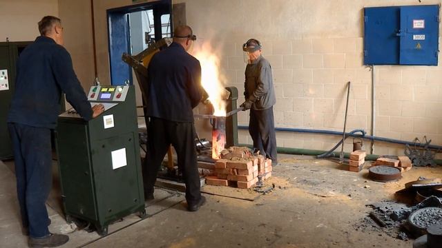 Индукционная плавильная печь ООО Термолит, в работе смотреть онлайн