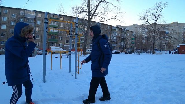 РЕАКЦИЯ НА ОГРОМНЫХ ТАРАКАНОВ | ПРИКОЛ С МАДАГАСКАРСКИМИ ТАРАКАНАМИ смотреть онлайн
