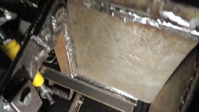 Самодельный трактор ИФА2ВД .24.Передние крылья полики,крышки,подножки. смотреть онлайн