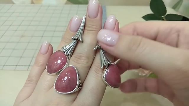 Циркон С. Аквамарин, содалит, родонит-орлец, лунный камень. 25.11.2021 смотреть онлайн