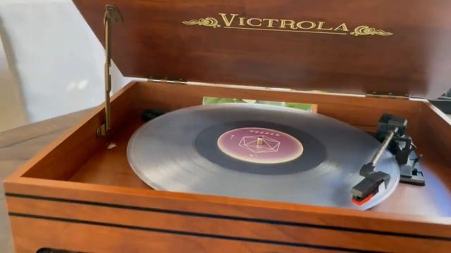 Victrola 8-in-1 Bluetooth Record Player & Multimedia Center Overview смотреть онлайн
