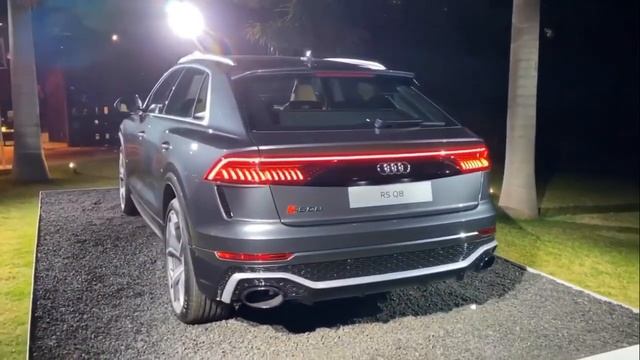 Audi RSQ8 : Plus violent qu'un Lamborghini Urus ? смотреть онлайн