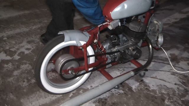 мотор Ява 360 на стенде (Jawa) смотреть онлайн