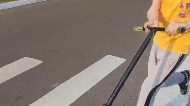Первое видео.Первый раз на самокате смотреть онлайн