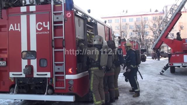Учения пожарных на здании гостиницы Двина в Архангельске смотреть онлайн