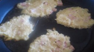 Драники с сыром и колбасой  Просто объедение
