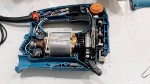 Обслуживание лобзика MAKITA 4329. Смазка редуктора, замена опорного ролика.