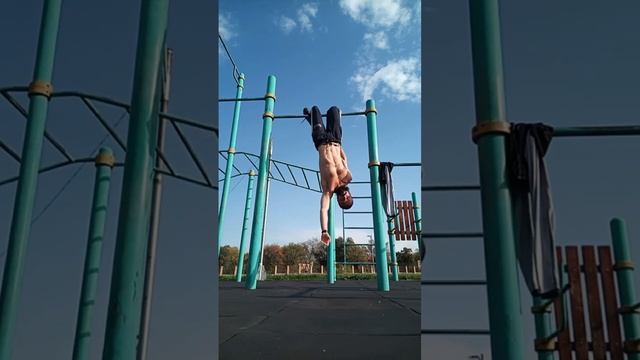 Hardcore #stretching for legs and back -- upside down on high bar / (c) t.me/m40r_workout смотреть онлайн