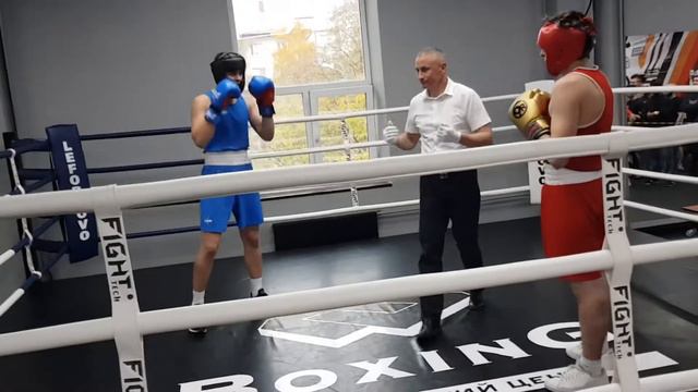 Топильский АЛЕКСЕЙ-Боксерский клуб CAA BOXING(синий угол) на Турнир SKA BOXING смотреть онлайн