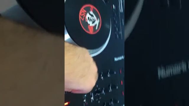 Numark NS7 Static Problem-Mac OSX Lion смотреть онлайн