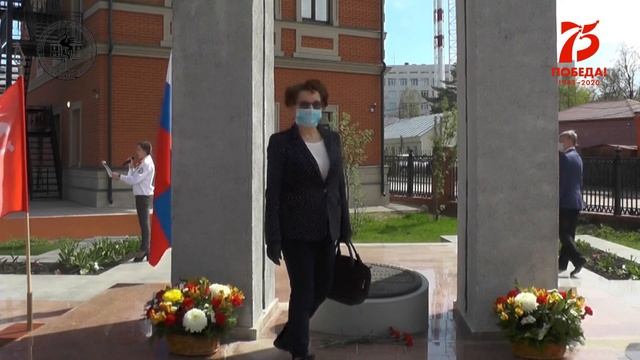 Поздравление ректора. Возложение цветов к памятнику воинам медикам смотреть онлайн