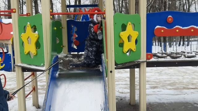 Обезьянки Федя и Уля в коляске, Истринский парк часть 1#monkey #обезьяна #macaque #макака #капуцин смотреть онлайн