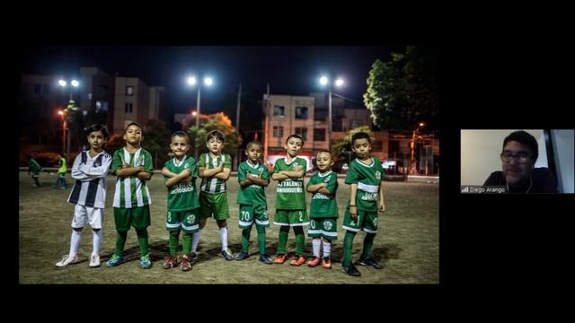 T1E7: Conferencia "Medellín en 12 Palabras" por Diego Arango, fotógrafo y profesor colombiano смотреть онлайн