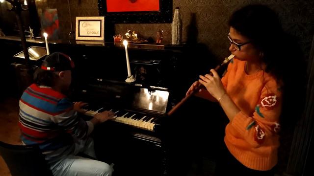 ДЕВУШКА АРМЯНКА КРАСИВО ИГРАЕТ НА ДУДУКЕ - ОВ СИРУН СИРУН. AN ARMENIAN GIRL PLAYS THE DUDUK. смотреть онлайн