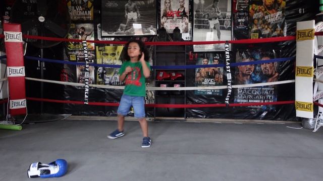 KIDS BOXING TUTORIAL (FOOTWORK ) LEARN TO BOX THE RIGHT WAY смотреть онлайн