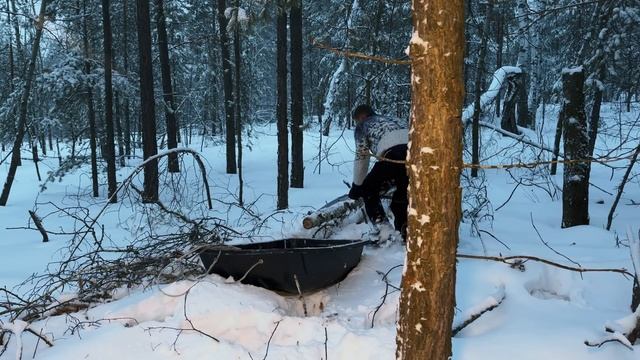 ПЕРЕЖИДАЮ МЕТЕЛЬ - НОЧЕВКА в ЗИМНЕМ ЛЕСУ | ИТОГИ ГОДА в палатке смотреть онлайн