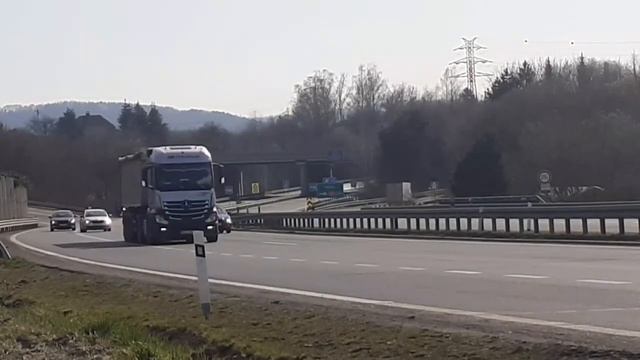Kamiony,Náklaďáky,Autobusy na Dálnici 16 Poprvé zablikali Celníci,Záchranka,Dodge a další skvosty. смотреть онлайн