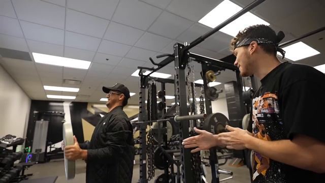 $1 Vs $100,000,000 Basketball Court!