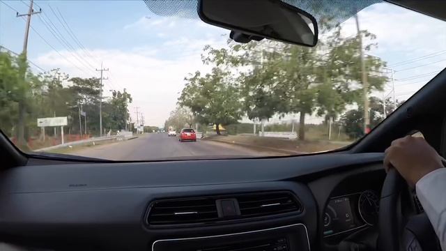 Test Drive รีวิวฉบับเต็มรถยนต์ไฟฟ้า 100% Nissan LEAF 0-100km/h 8วินาที!! смотреть онлайн