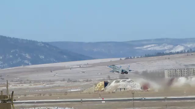 взлетает МиГ-29 смотреть онлайн