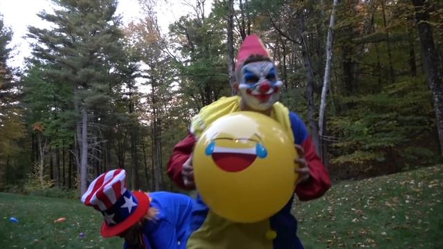 SCARY KILLER CLOWN ATTACK CAUGHT ON TAPE смотреть онлайн