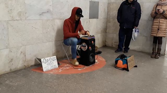 Игра на самодельном инструменте смотреть онлайн