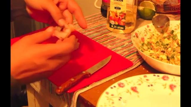 Как правильно очистить креветки и видео урок How to properly clean the shrimp and cut it смотреть онлайн