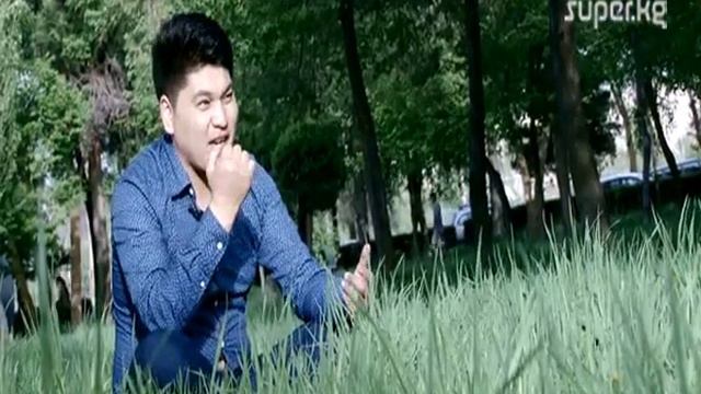 Эмил Эсеналиев: "Мектепте бандит болчумун" смотреть онлайн