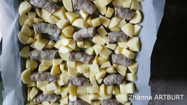 КАРТОФЕЛЬ с домашней КОЛБАСКОЙ в ДУХОВКЕ смотреть онлайн