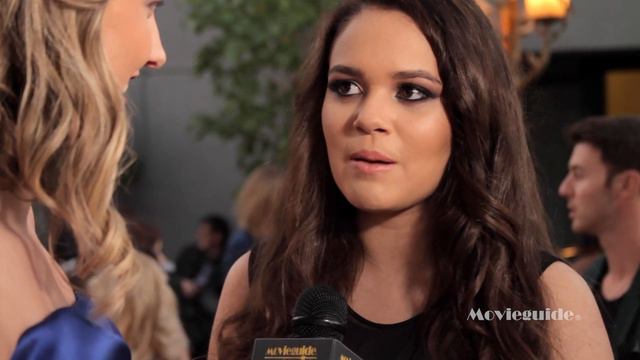 MADISON PETTIS Red Carpet Interview смотреть онлайн