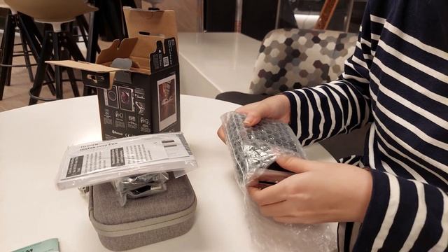 Fujifilm Instax Mini Evo (Unboxing) смотреть онлайн