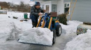 Уборка снега с одним ведущим мостом! Каково это?  Самодельный мини погрузчик.