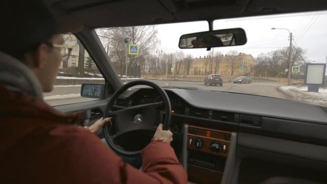 Сколько жрёт w124 260E? На сколько КМ хватит бензина? ОБСОХЛИ! смотреть онлайн