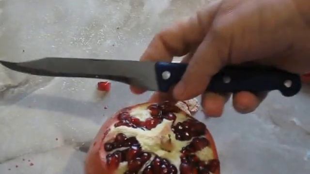 Как правильно почистить гранат, чтобы зерна не повредить смотреть онлайн
